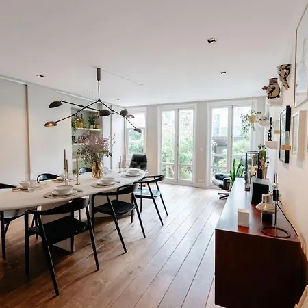 Unique Double Canal House 아파트